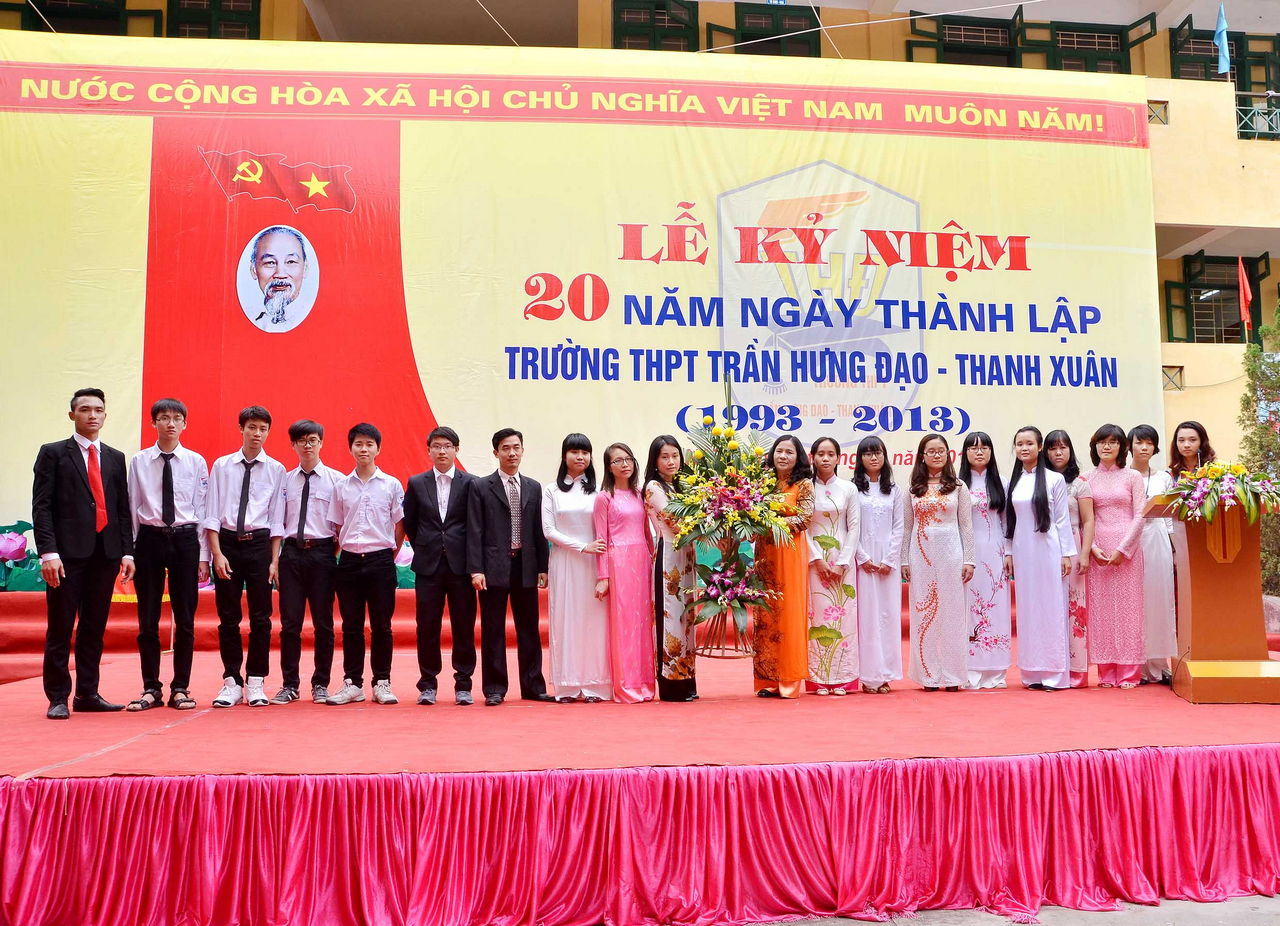 Lễ Kỷ niệm 20 năm th�nh lập trường (18/11/2013)